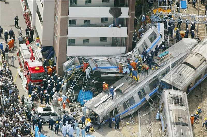 告别平成:从社会生活到偶像动漫的时代回忆 告别平成:2005年福知山线重大铁路事故
